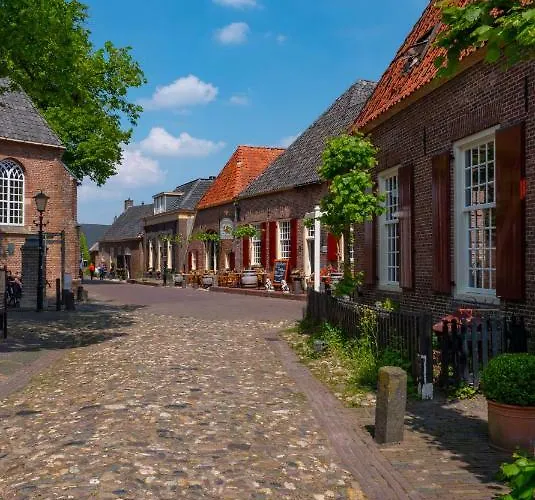 De Gouden Leeuw Pensjonat 4*